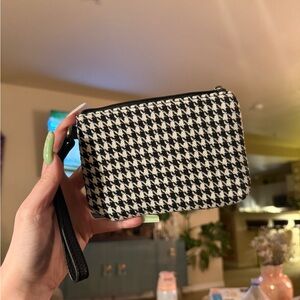 Black & White Houndstooth Wristlet